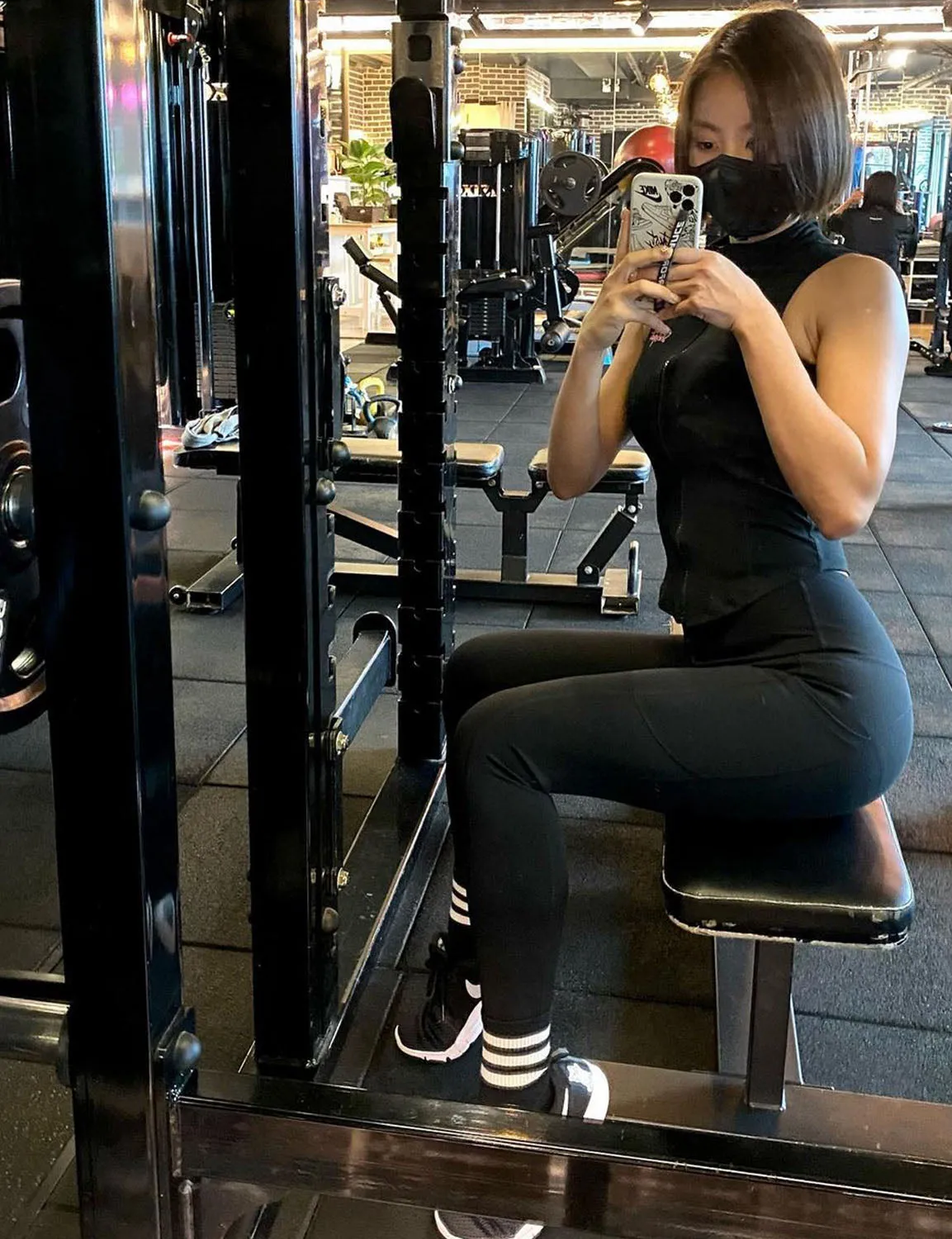 Black Yoga Pants with Hip Line Side Pockets