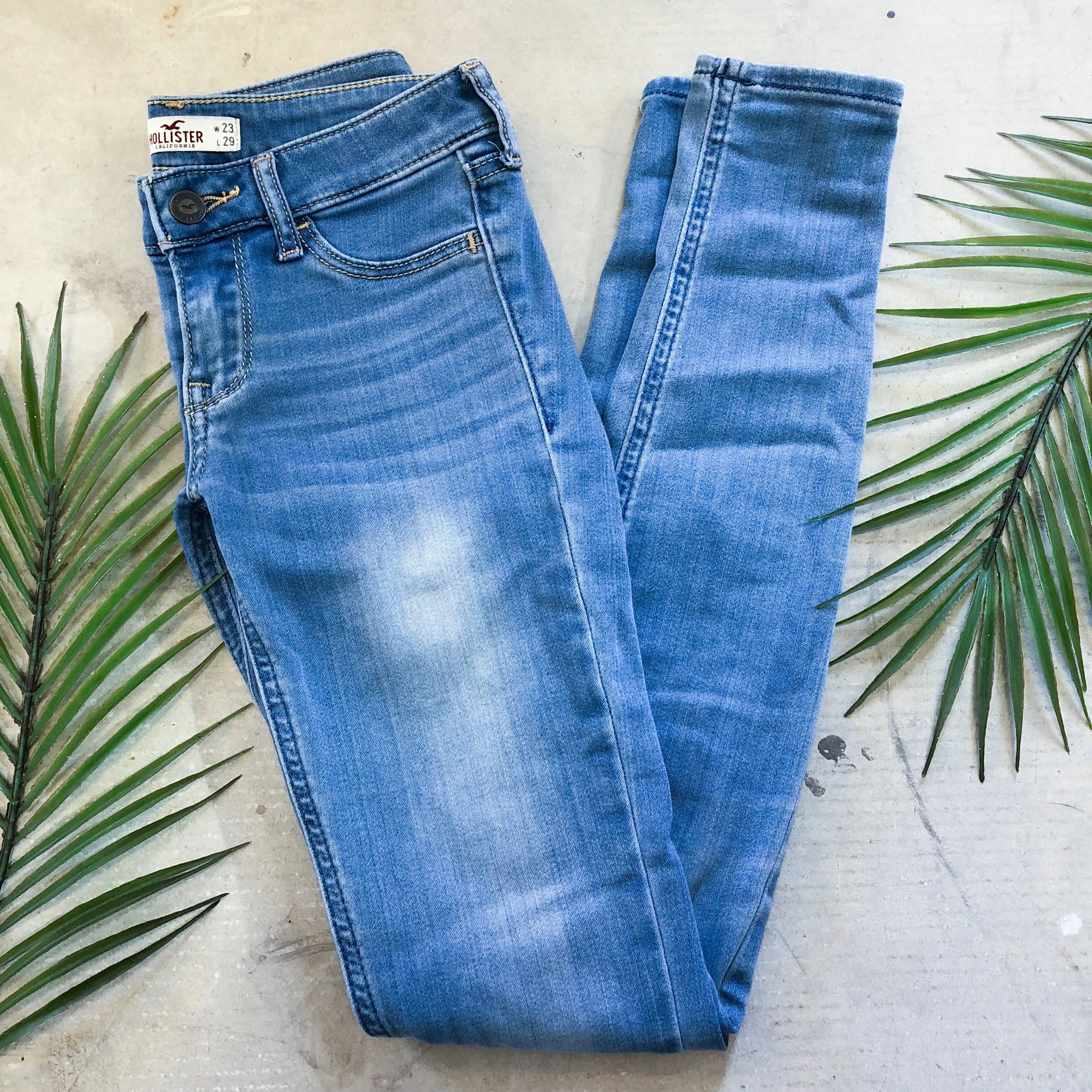 Hollister Lightwash Jeans - Size 00R